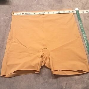 0470. EUC ~ Sweet Nothings  😍  Thin, Smoothing Layer ~ XL ~ 💋
